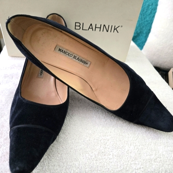 Manolo Blahnik Blue Heels Elegant Design - Picture 1 of 8